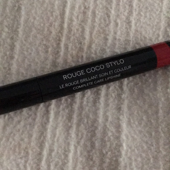 Chanel lip shine - Picture 2 of 3